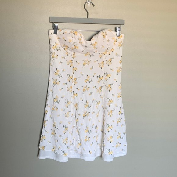 American Eagle Outfitters Dresses & Skirts - American Eagle strapless floral flare dress size L